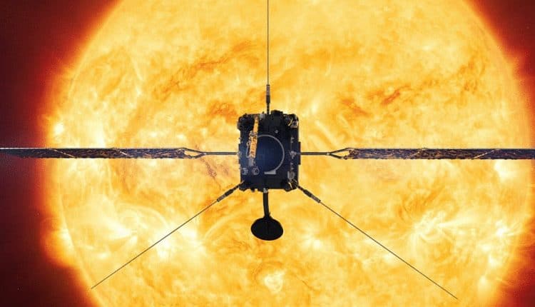 ناسا تتعاون مع وكالة الفضاء الأوروبية (ESA) لاتخاذ أول النظرة الأولى على أقطاب الشمس