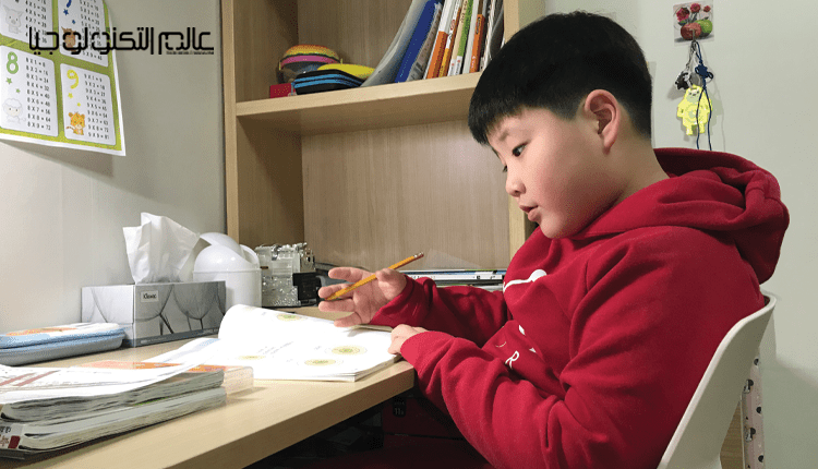 بعد إغلاق المدارس..كورونا يجبر الأطفال على "التعلم الالكتروني"