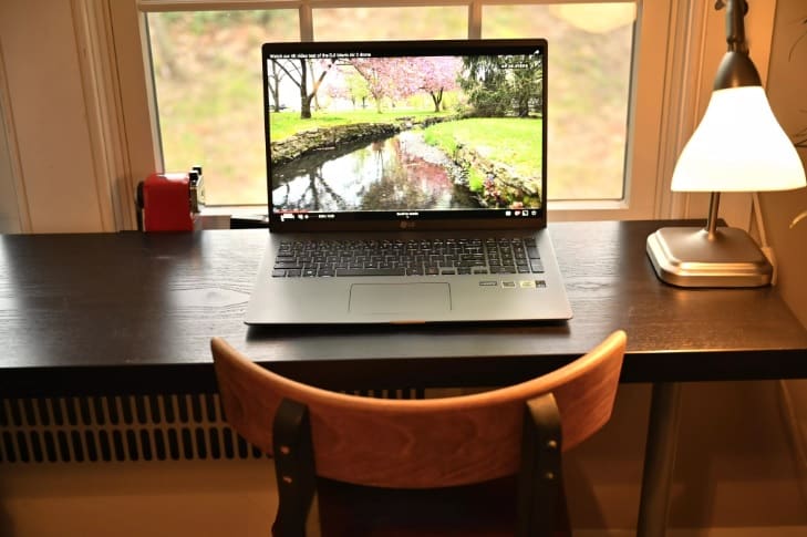 LG Gram 17 (2020).. جهاز خفيف الوزن بشاشة كبيرة