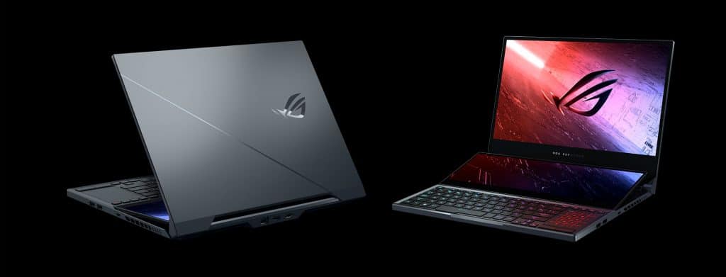 الشاشة الثانية/ المزدوجة، التي أطلقتها عليها ASUS الشاشة ROG ScreenPad Plus، تنبثق من خلال آلية مفصلية بزاوية 15 درجة أو نحو ذلك عند قلب الغطاء مفتوحًا. وتعمل الإمالة على تسهيل الرؤية والاستخدام، مع الكشف عن مآخذ المروحة أيضًا،وقالت "ASUS"، إن زيادة تدفق الهواء فيها بنسبة 30%، وهي تحسن الأداء وتقلل الضوضاء. أما بالنسبة للشاشة الرئيسية، فهي عبارة عن شاشة عرض رائعة ولكنها غير قياسية بدقة 3840 × 1100 والتي تومض الرسومات عند تشغيلها. يعمل الطلاء غير اللامع حتى في البيئات الساطعة نسبيًا، ومع كل هذه الدقة، تكون الرسومات حادة. ما الذي يمكنك فعله به؟ بالنسبة للمبتدئين، يمكنك النقر على زر السهم الشفاف لتشغيل التطبيقات شائعة الاستخدام والوظائف الخاصة بالشاشة، مثل الكتابة اليدوية والمفاتيح السريعة، يمكنك أيضًا تبديل التطبيقات بين الشاشات العلوية والسفلية وبرامج المجموعة والمزيد،وتتيح لك النافذة العائمة أيضًا وضع التطبيقات على الفور على ScreenPad أو نشرها عبر كلتا الشاشتين أو تثبيتها في مشغل ScreenPad. تعتقد "ASUS" أن استخدامها المثالي هو بث الألعاب مع "Twitch" وتطبيقات أخرى. الفكرة هي أنه يمكنك اللعب على الشاشة الرئيسية ووضع عناصر التحكم في البث وخلاصة الفيديو والإحصائيات والمزيد على الشاشة الثانية، يمكن أن يوفر لك ذلك متاعب وتكلفة الشراء والتعبئة حول شاشة خارجية. يمكنك أيضًا احتواء تطبيق بث OBS Studio بالكامل على الشاشة الثانية واستخدام جميع عناصر التحكم، وذلك على الرغم من أن كل شيء مضغوط قليلًا، مع شاشة اللمس للتحكم، إنها في الواقع أداة سهلة الاستخدام.