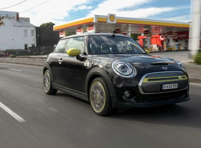 تجربة سيارة Mini الكهربائية الصغيرة موديل 2020