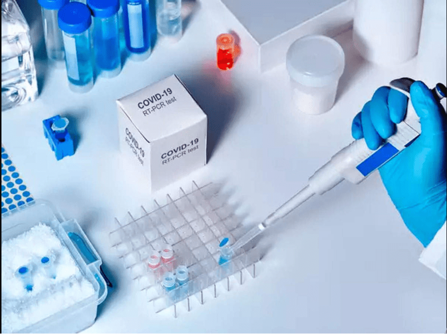 علماء بريطانون يختبرون مزيجًا من عقاقير الأجسام المضادة للأشخاص الذين يعانون من أعراض فيروس كورونا الأقل حدة