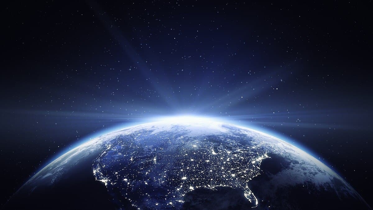 تأمين الحدود النهائية: التوائم الرقمية والأقمار الصناعية والأمن السيبراني