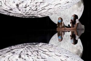 هل تحلم بزيارة القمر؟.. دبي تمنحك تلك الرحلة