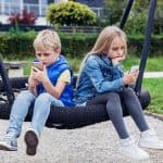 كيفية استخدام المراقبة الأبوية عبر حسابك على Google وApple وMicrosoft