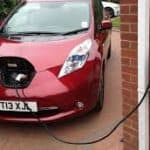 هل تتعارض سيارتك الكهربائية مع كهرباء منزلك؟ إليك الحل