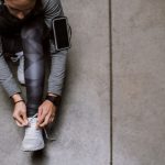 ابتكار مجموعة خلايا وقود حيوي يمكن ارتداؤها تولد الكهرباء من عرق الإنسان