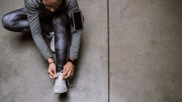 ابتكار مجموعة خلايا وقود حيوي يمكن ارتداؤها تولد الكهرباء من عرق الإنسان