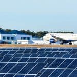 وضع ألواح شمسية بالمطارات يمكن أن يوفر المزيد من الطاقة