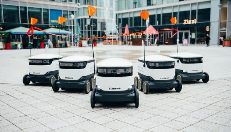الروبوتات المستقلة والمركبات ذاتية القيادة تستبدل البشر في مجال توصيل الطلبات