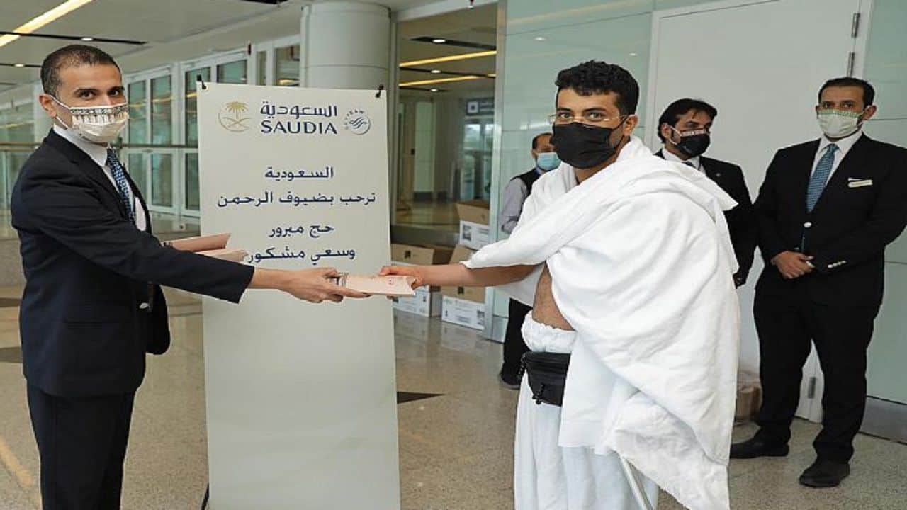 الخطوط السعودية تتيح رحلات خاصة ومقاعد إضافية للحجاج