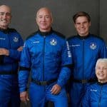 بيزوس يحلق فى الفضاء.. مُستقلا صاروخه الخاص