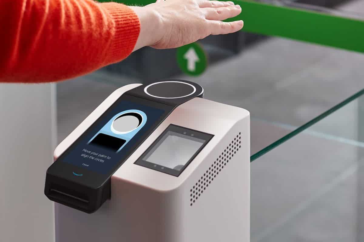 Amazon One Palm Scanning أول جهاز يستخدم للدخول بدون تلامس إلى الحفلات الموسيقية