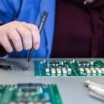 صناعة الإلكترونيات تواجه نقصًا في العمالة وارتفاع تكاليف المكونات