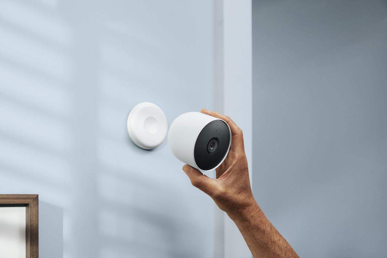 كاميرا Nest Cam وكاميرا Nest Cam مع Floodlight أحدث كاميرات جوجل ذكاءًا