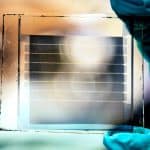 ابتكار خلايا شمسية تحول المباني إلى محطات طاقة بكفاءة تصل إلى 80% لمدة 30 عام