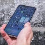 طبقًا لتصنيفات IP68 و IP67.. قد لا يكون هاتفك مقاومًا للماء كما تعتقد