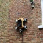 "HB1" روبوت بِناء يتسلق الجدران