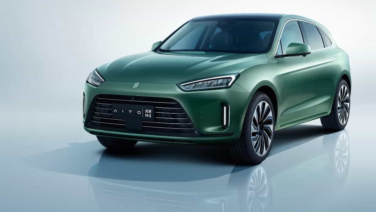 هواوي تتحدي تيسلا وتعلن عن أولي سياراتها الكهربائية