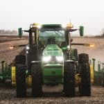 شركة John Deere تطلق جرار جديد سيغير حياة المزارعين إلى الأفضل