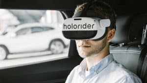 بدءًا من هذا الصيف.. أودي تقدم تقنية الواقع الافتراضي Holoride في سياراتها