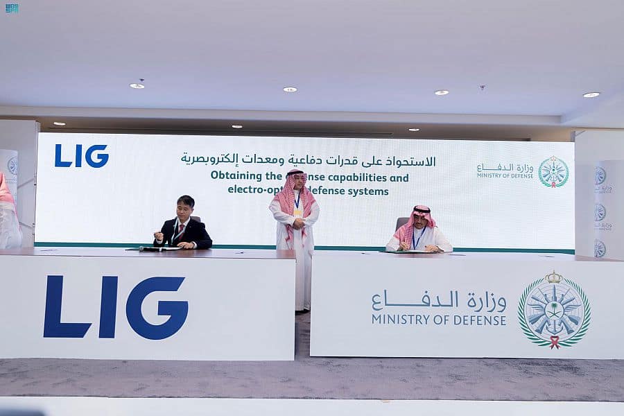 وزارة الدفاع تبرم 10 عقود مع شركات محلية وعالمية بقيمة تتجاوز 7 مليارات ريال