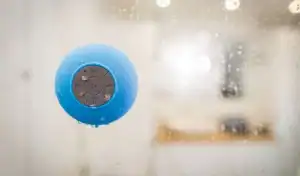 مكبر صوت لاسلكي مقاوم للماء
