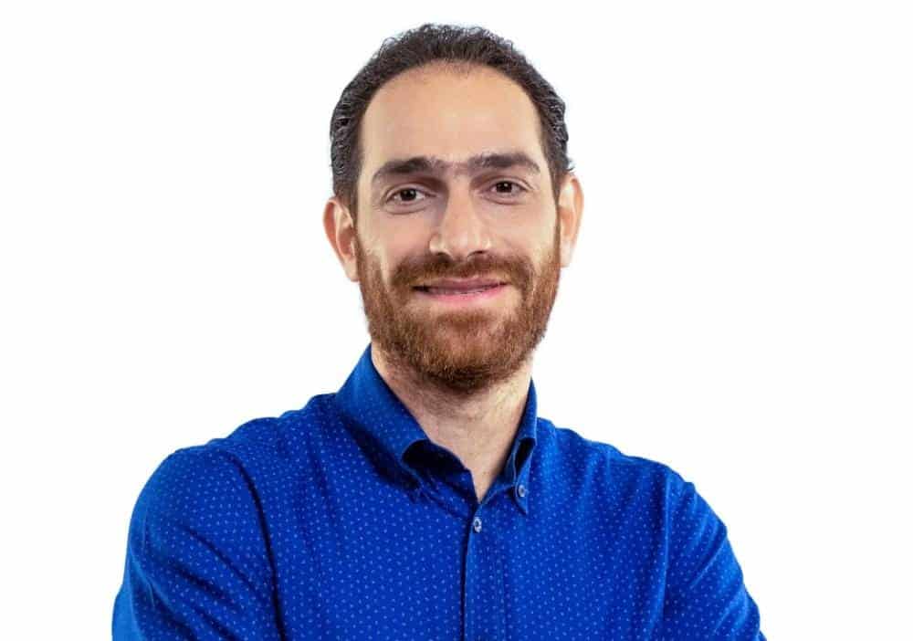 أحمد درة قائد المبيعات في شركة آفايا