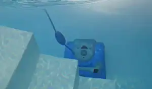 منظف حوض السباحة الآلي