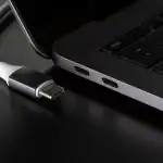 استخدام كابل USB-C خاطئ يدمر هاتفك أو جهازك الذكي ويتسبب بنشوب حريق