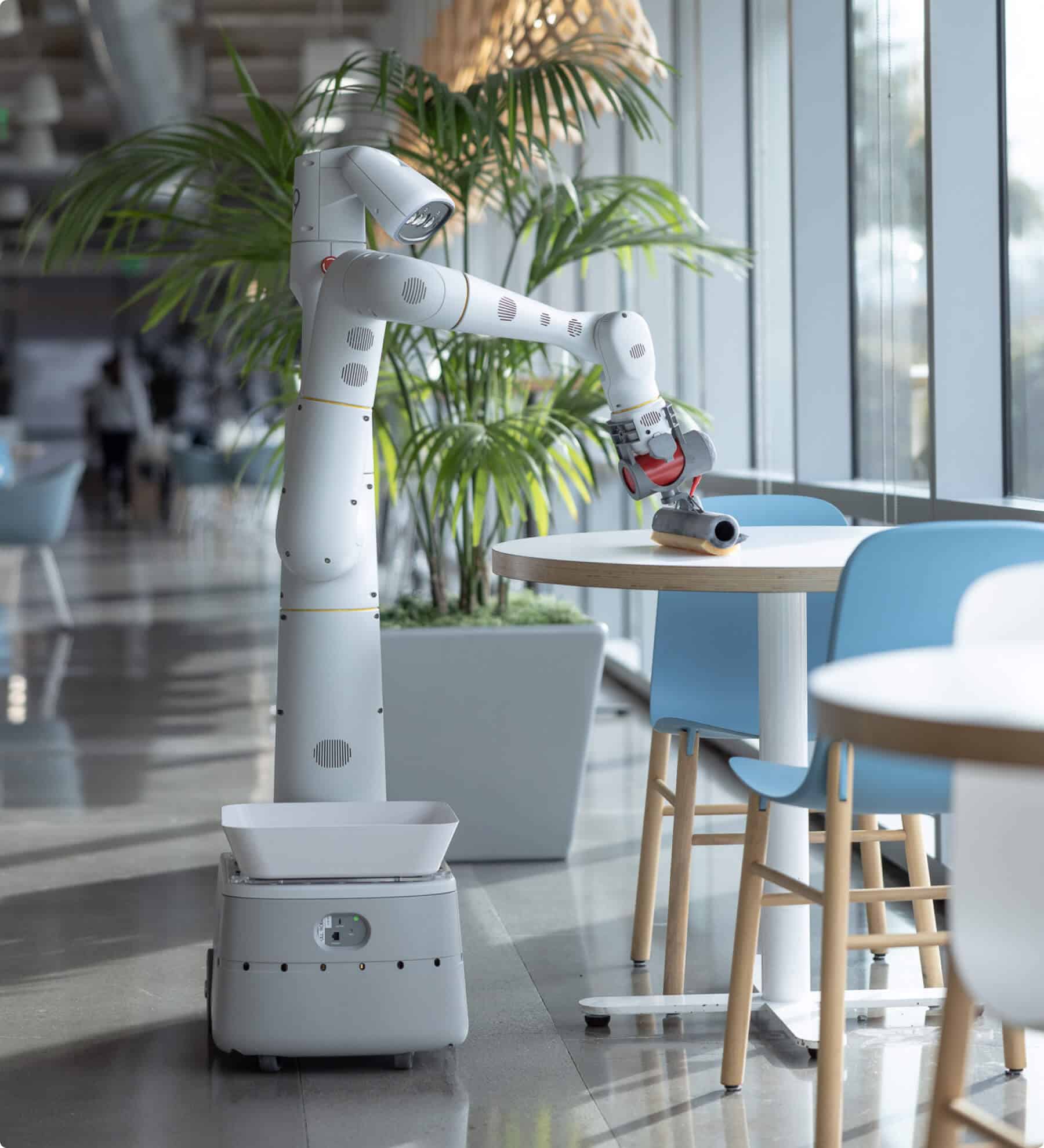 Everyday Robot.. روبوت ذكى يقدم المشروبات وينظف الأسطح استجابة للأوامر الشفهية