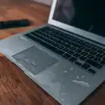 5 خطوات تمكنك من إنقاذ اللابتوب عند سكب الماء عليه