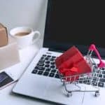 التسوق الإلكتروني ينافس في توفير المستلزمات المدرسية بالمملكة