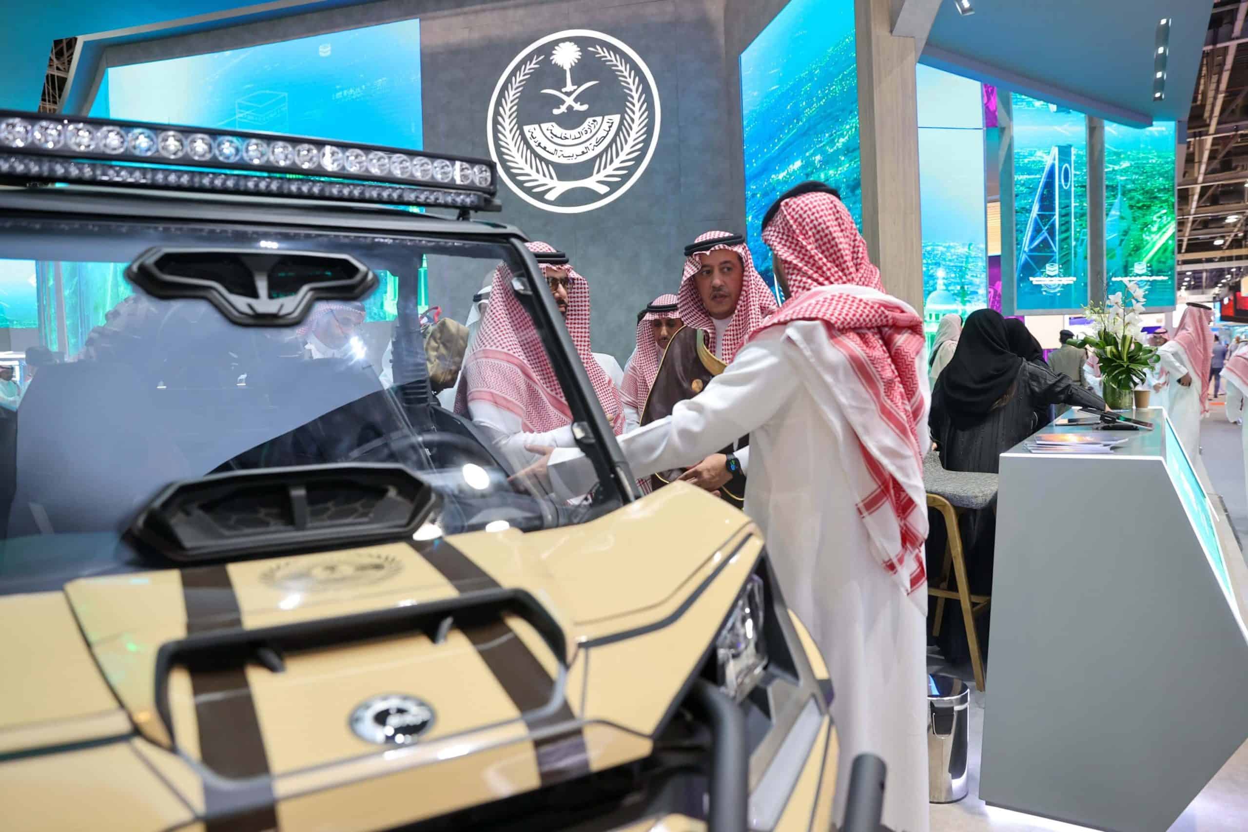 القوات الخاصة للأمن البيئي تشارك ضمن جناح وزارة الداخلية في معرض جيتكس للتقنية 2022