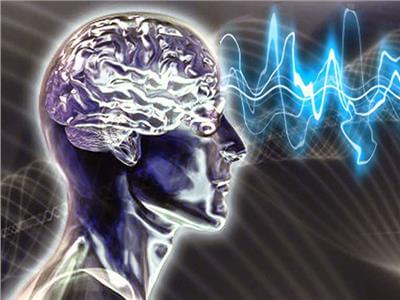ابتكار جهاز قراءة الأفكار يحلل الموجات الدماغية ويحولها إلى جمل