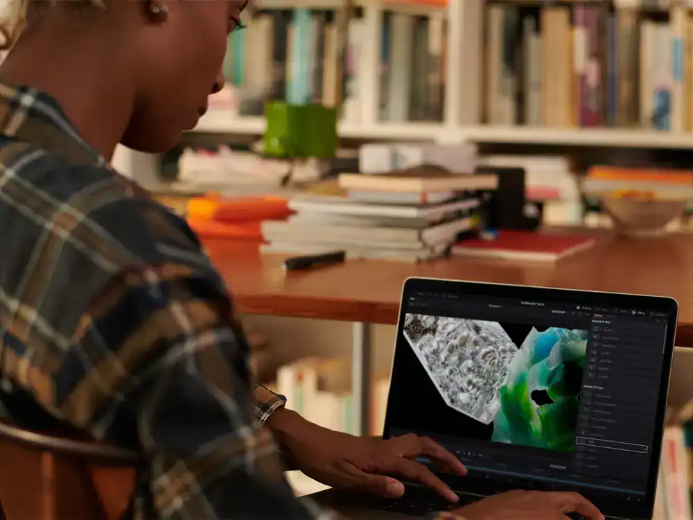 Apple MacBook Pro الجديد.. أداء سريع وعمر بطارية يقارب 24 ساعة