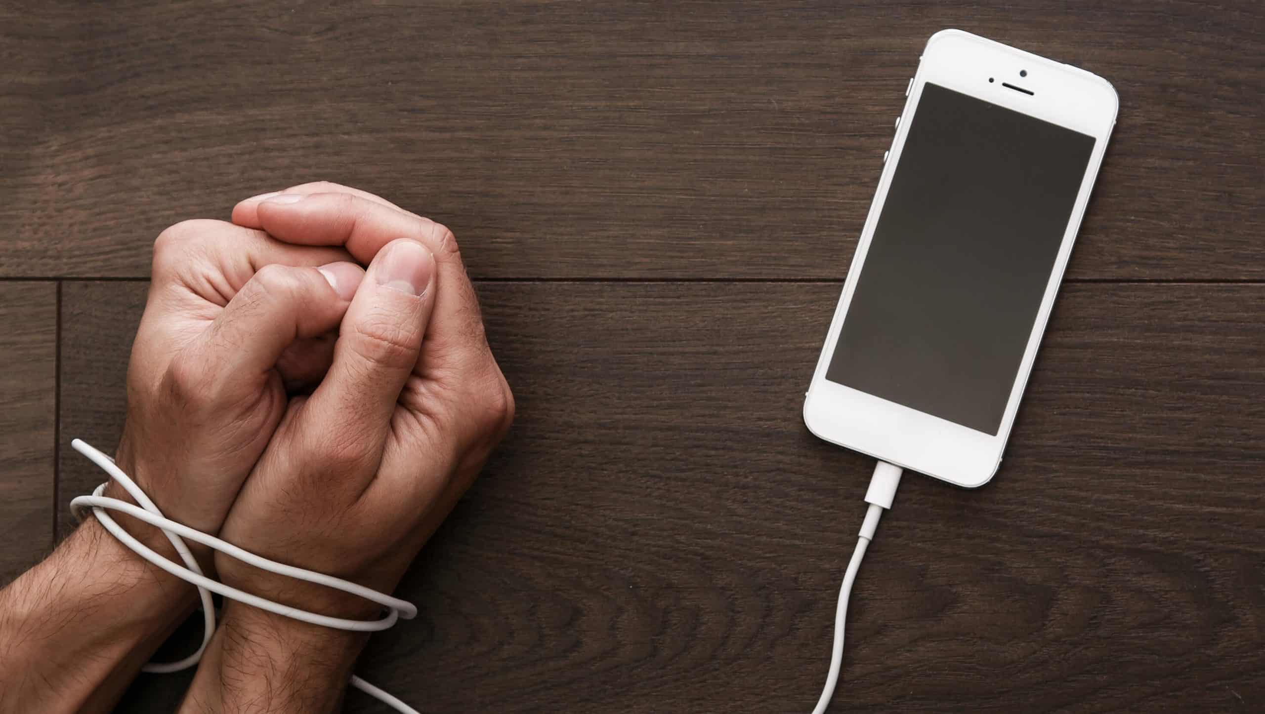 الجوالات الذكية وتأثيراتها السلبية على البشر