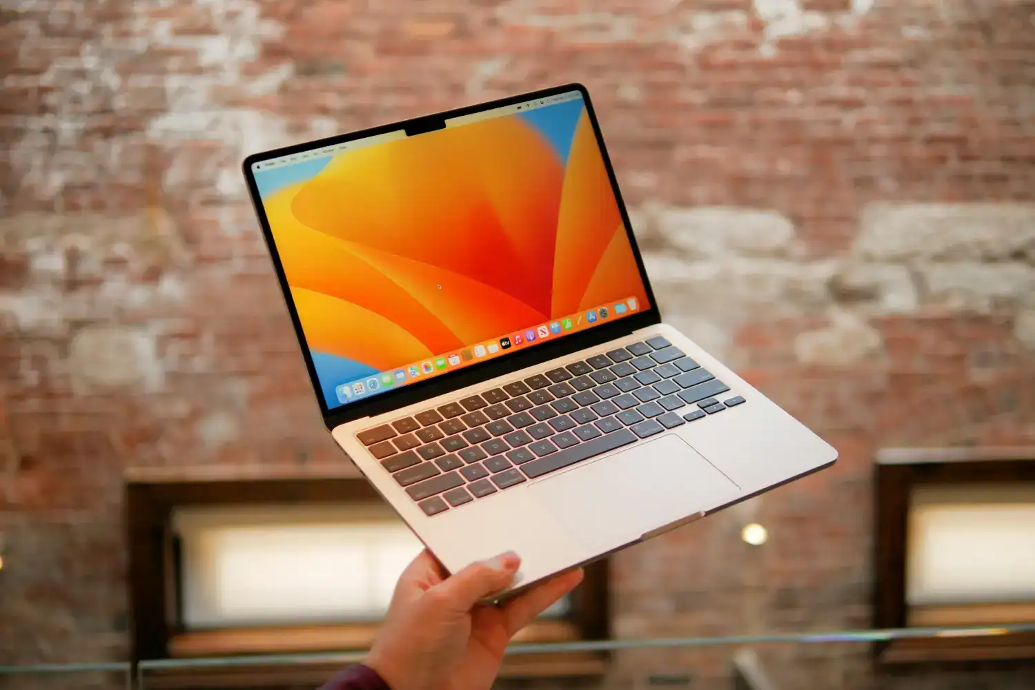 الحفاظ على عمر بطارية أجهزة MacBook 