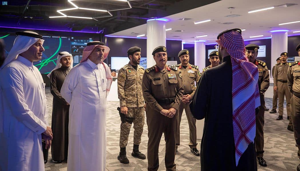 مدير الأمن العام يزور "سدايا" ويطّلع على جهودها في مركز عمليات الرياض الذكية