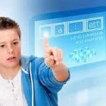 ما دور التكنولوجيا في تطوير المدارس بحلول عام 2050؟