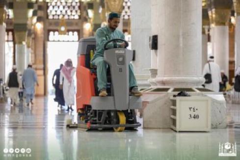 1.5 مليون مصلٍٍٍ بالمسجد الحرام.. وسط إجراءات تعقيمية مشددة