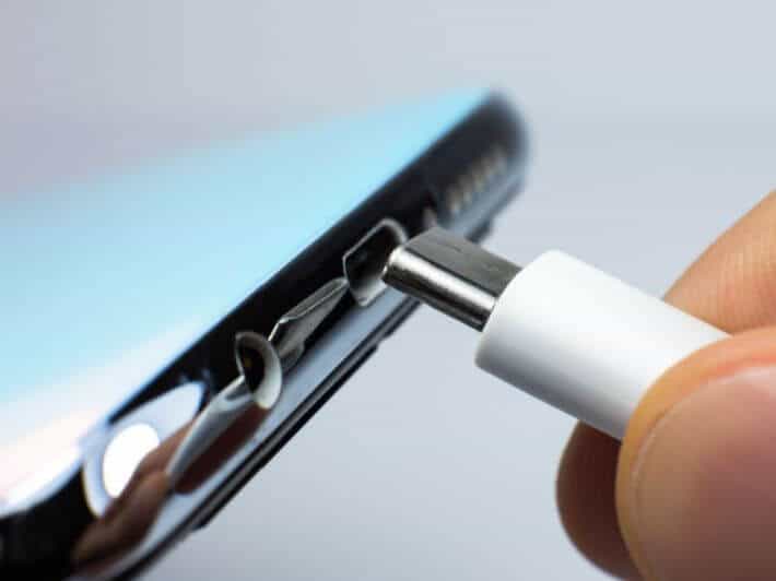 تقارير: سامسونج تستعد للتخلي عن إدراج شواحن الجوالات المتوسطة والرخيصة