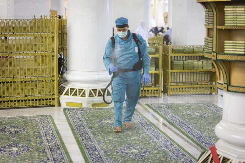 عملية التعقيم بالحرمين
