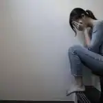 طالب مدرسة ثانوي يصممون تطبيق لمنع الانتحار من خلال الكشف المبكر