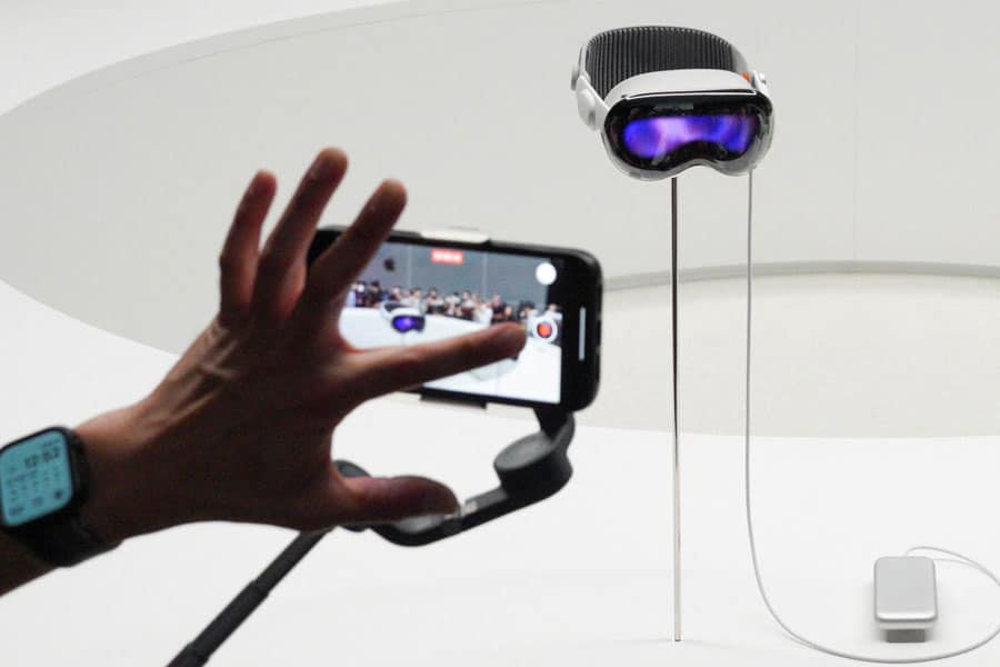 Apple Vision Pro.. كمبيوتر ثوري يقلب الموازين