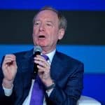 براد سميث يحذّر من أخطاء وسائل التواصل الاجتماعي بالذكاء الاصطناعي