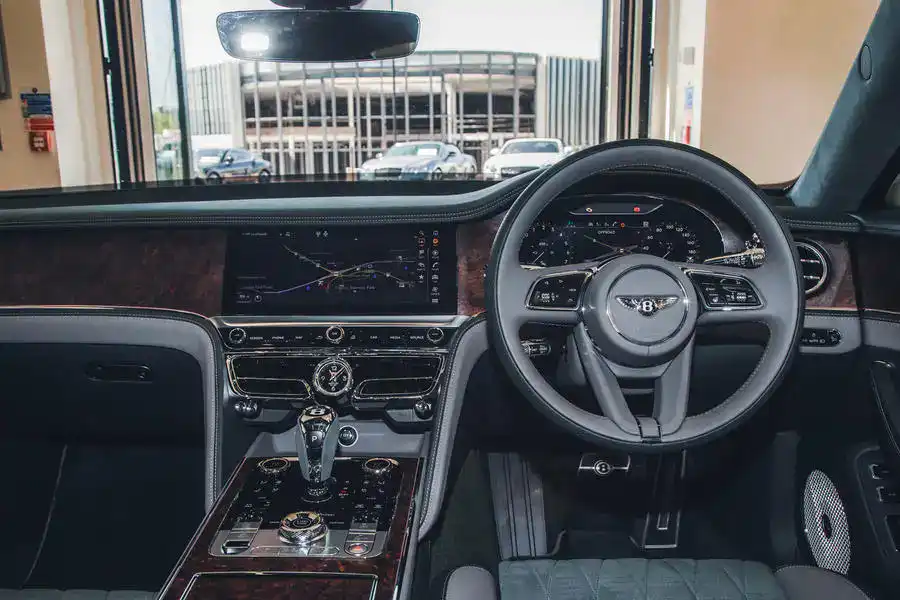 التصميم الداخلي لسيارة Flying Spur Hybrid S