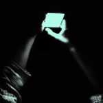 لماذا لا يجب استخدام هاتفك الذكي قبل النوم؟