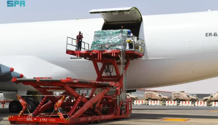 مغادرة الطائرة الإغاثية السعودية الأولى إلى ليبيا لمساعدة المتضررين من الفيضانات