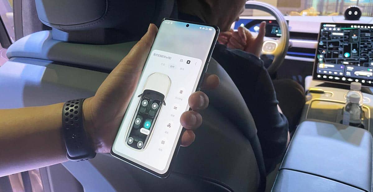 سوق الجوالات يجذب مصنعي السيارات